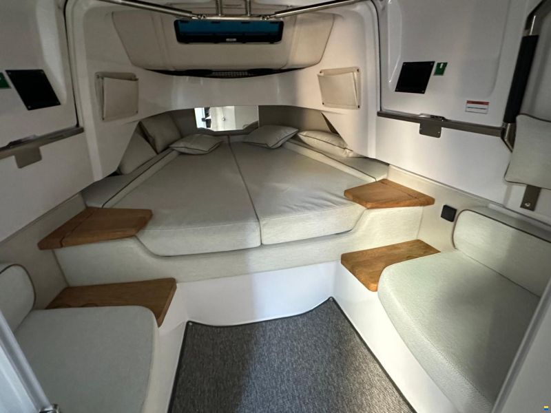 Axopar 37 Cross Cabin