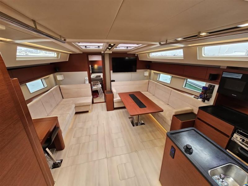 Hanse 548