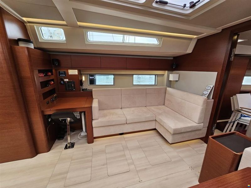 Hanse 548