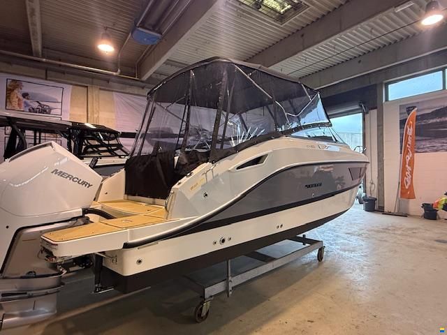 Quicksilver Activ 805 Cruiser mit 300PS