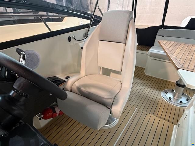 Quicksilver Activ 805 Cruiser mit 300PS
