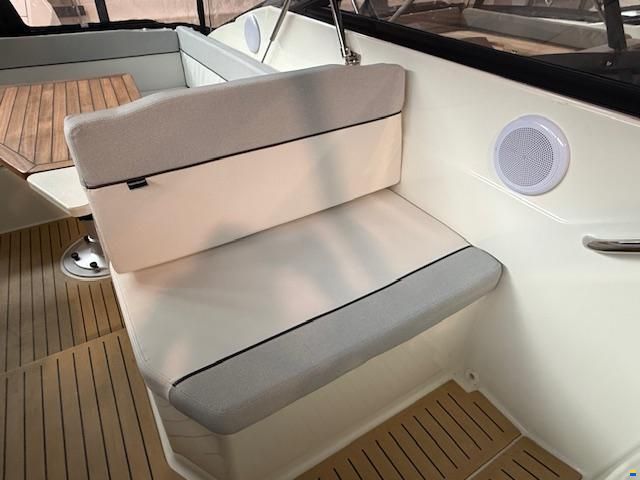 Quicksilver Activ 805 Cruiser mit 300PS