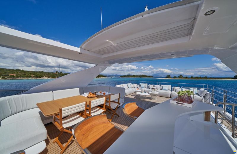 Azimut Grande 27M