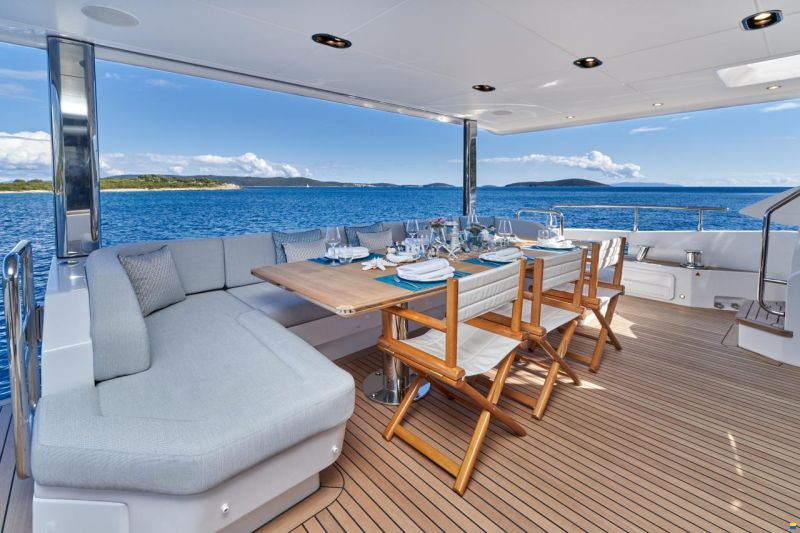Azimut Grande 27M