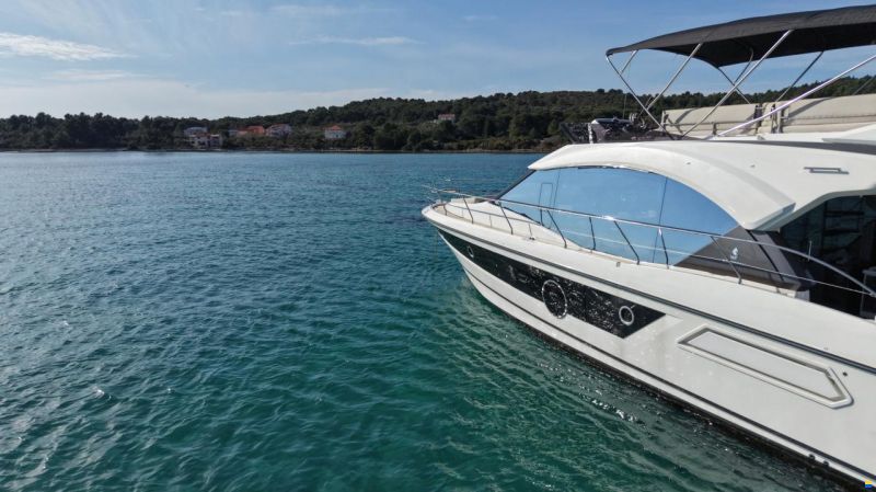 Monte Carlo Yachts MC52