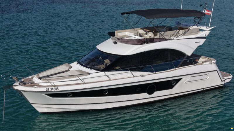 Monte Carlo Yachts MC52