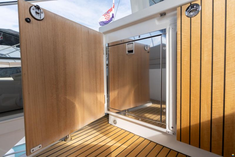 Monte Carlo Yachts MC52