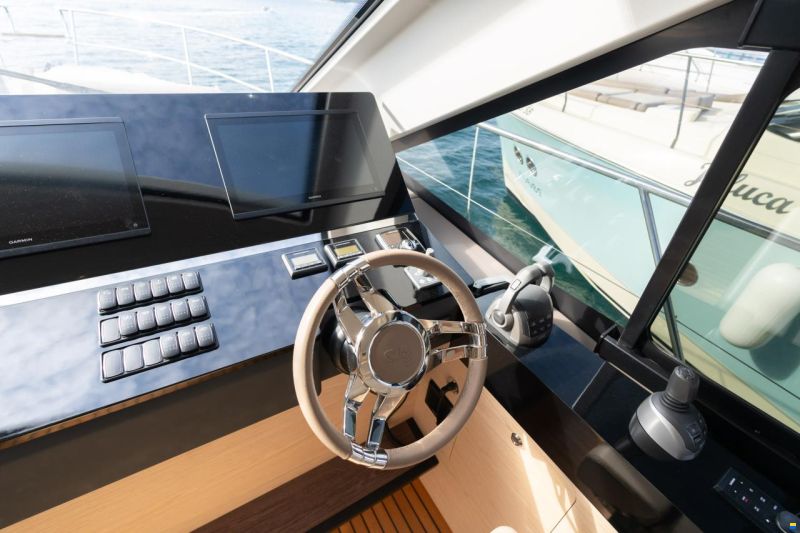 Monte Carlo Yachts MC52