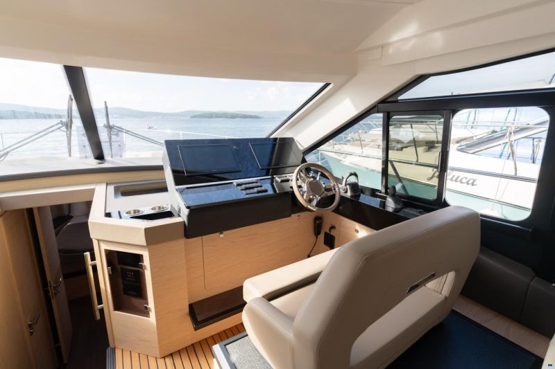 Monte Carlo Yachts MC52