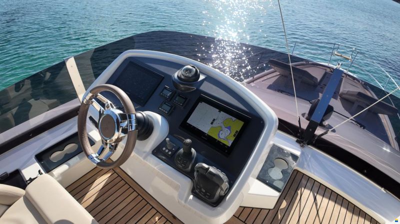Monte Carlo Yachts MC52