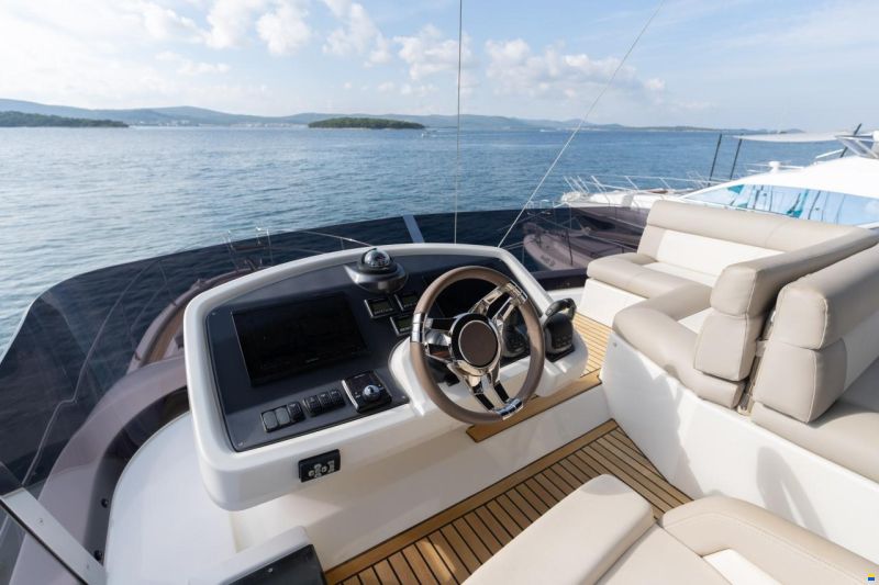 Monte Carlo Yachts MC52