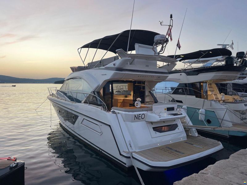 Monte Carlo Yachts MC52