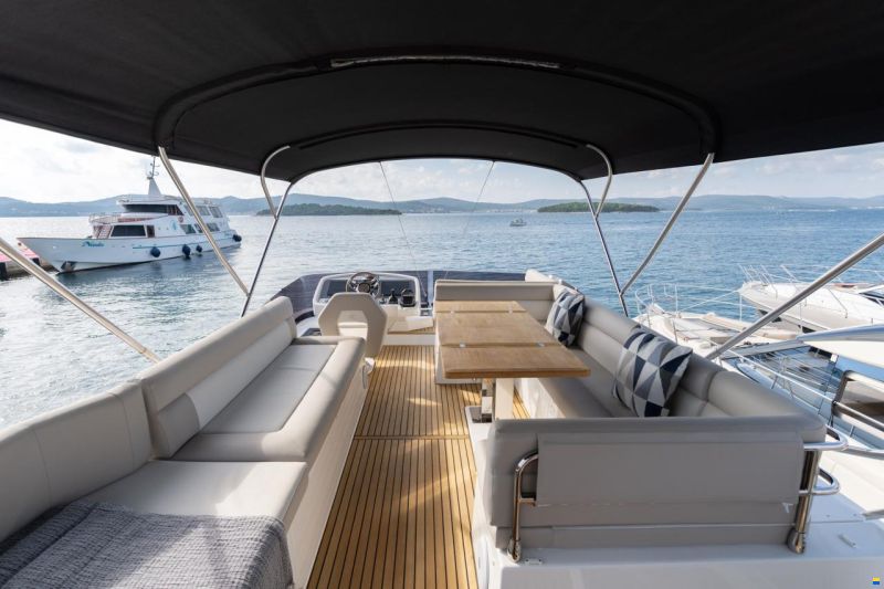Monte Carlo Yachts MC52