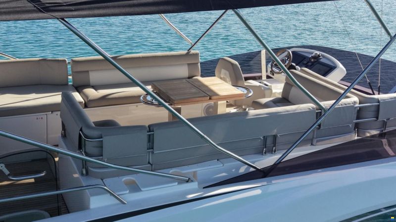 Monte Carlo Yachts MC52