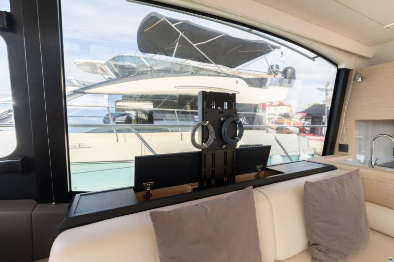 Monte Carlo Yachts MC52