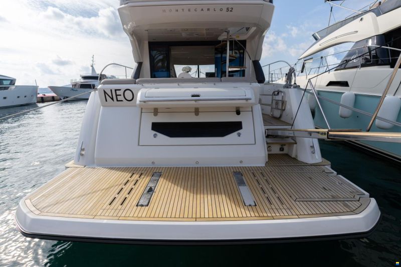 Monte Carlo Yachts MC52