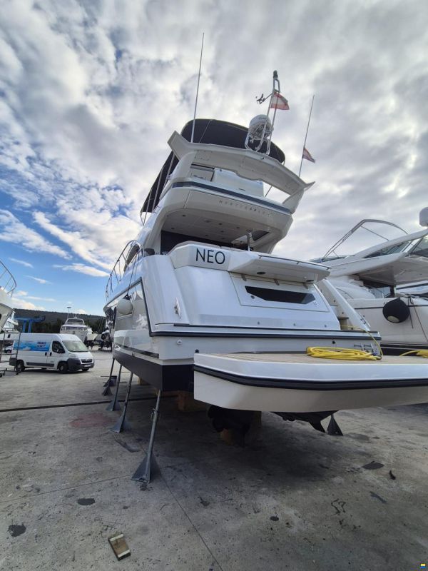 Monte Carlo Yachts MC52