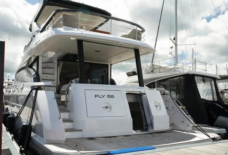 Azimut 68 FLY