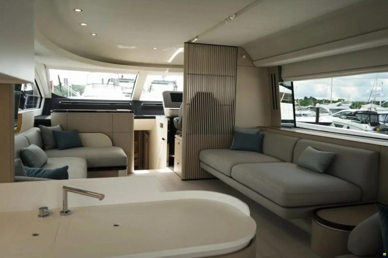 Azimut 68 FLY