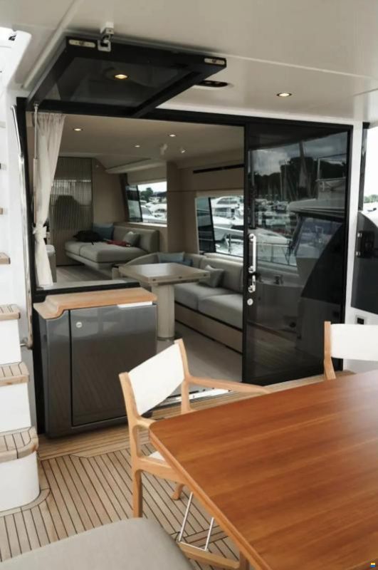 Azimut 68 FLY