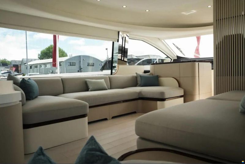 Azimut 68 FLY