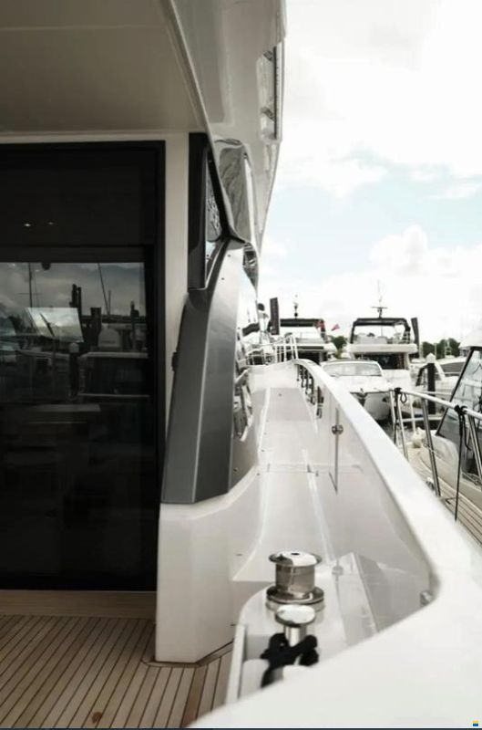 Azimut 68 FLY