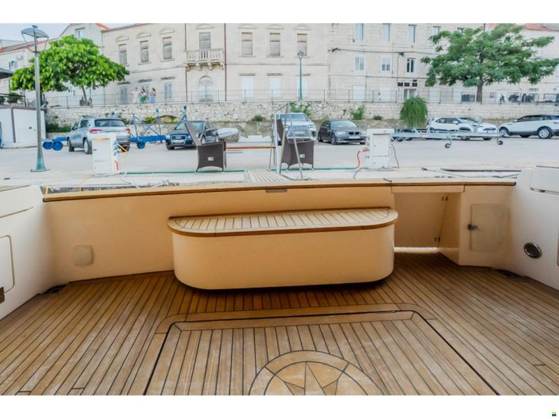 Cayman 38 WA