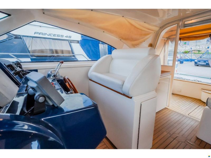 Cayman 38 WA
