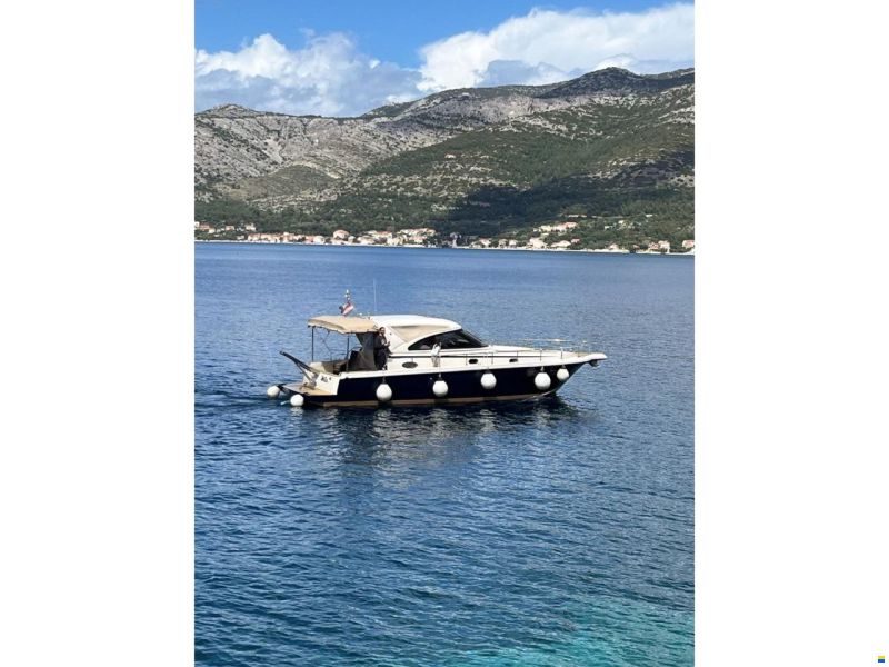 Cayman 38 WA