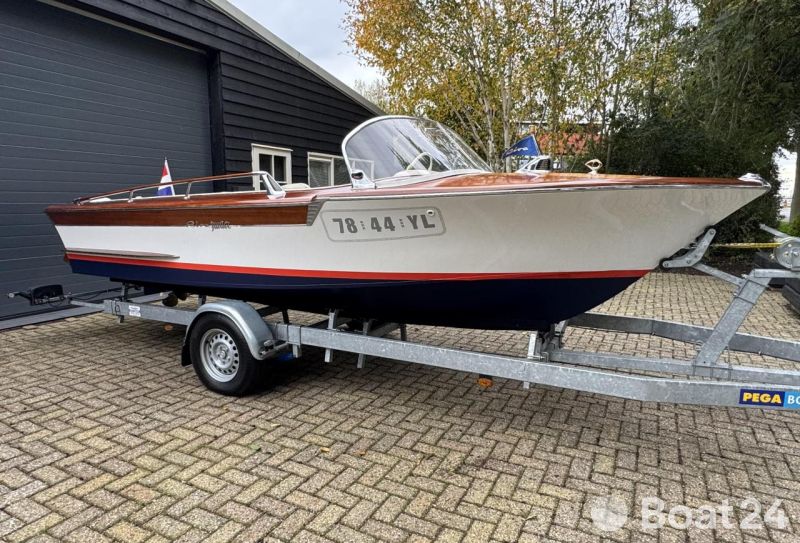 Riva Junior