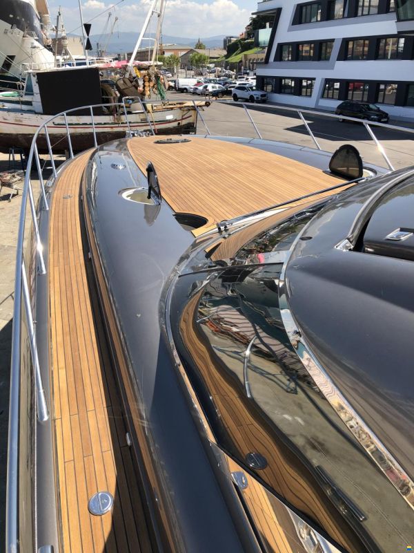 Sunseeker Predator 60