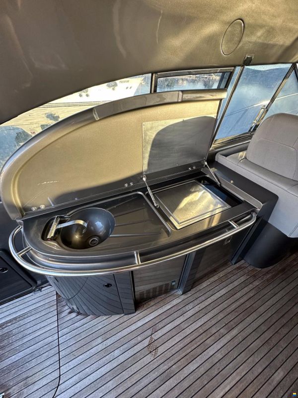 Sunseeker Predator 60