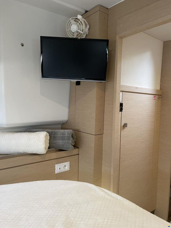 Fountaine Pajot Lucia 40