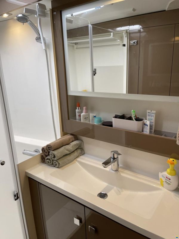 Fountaine Pajot Lucia 40