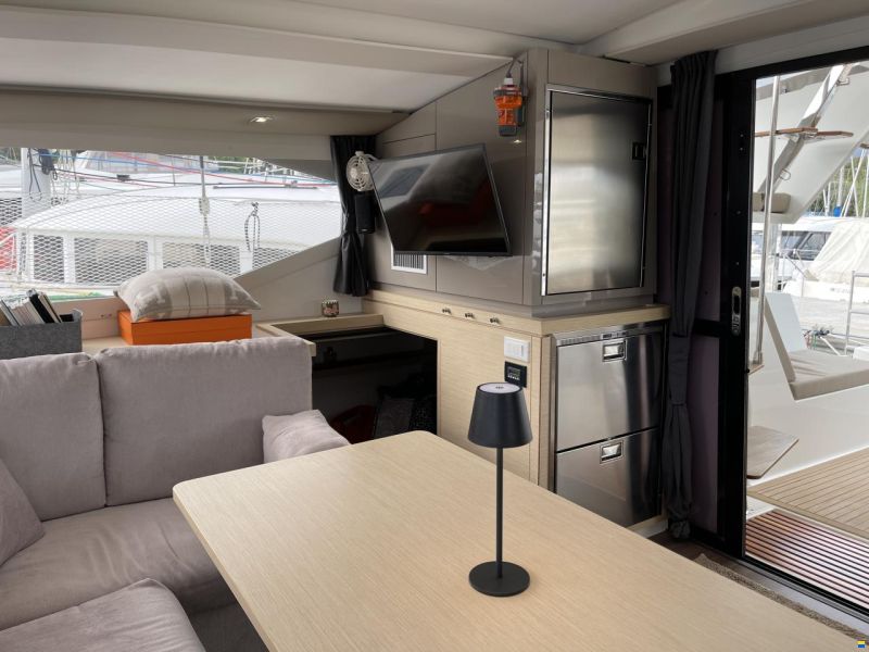 Fountaine Pajot Lucia 40
