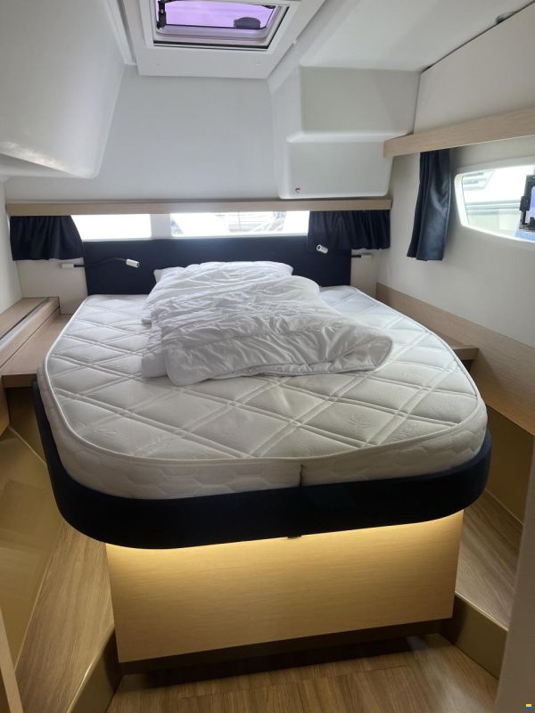 Fountaine Pajot Lucia 40