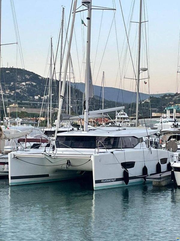 Fountaine Pajot Lucia 40