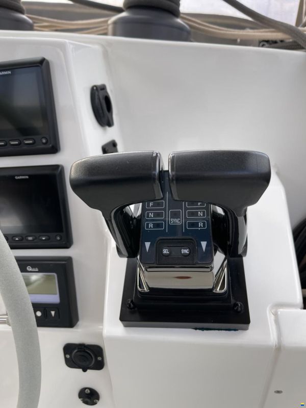 Fountaine Pajot Lucia 40