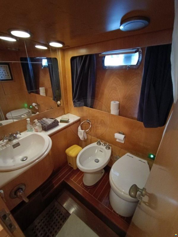 Cantieri di Pisa Akhir 18