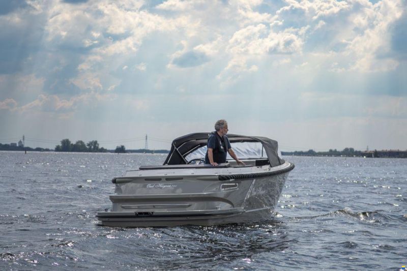Oud Huijzer 740 Tender