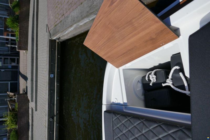 Oud Huijzer 740 Tender