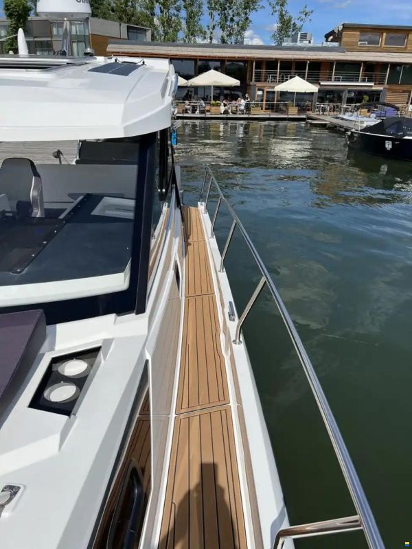 Nauticat 990 Neon