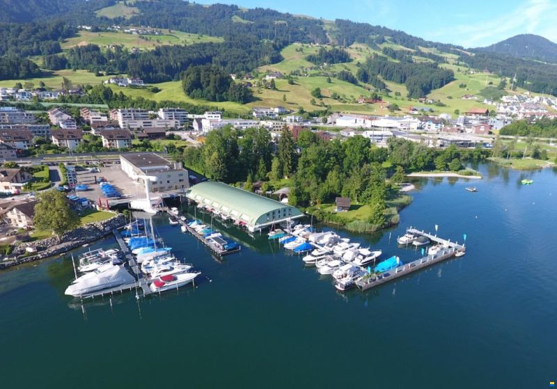Bootsliegeplatz Hensa im Hafen Altendorf