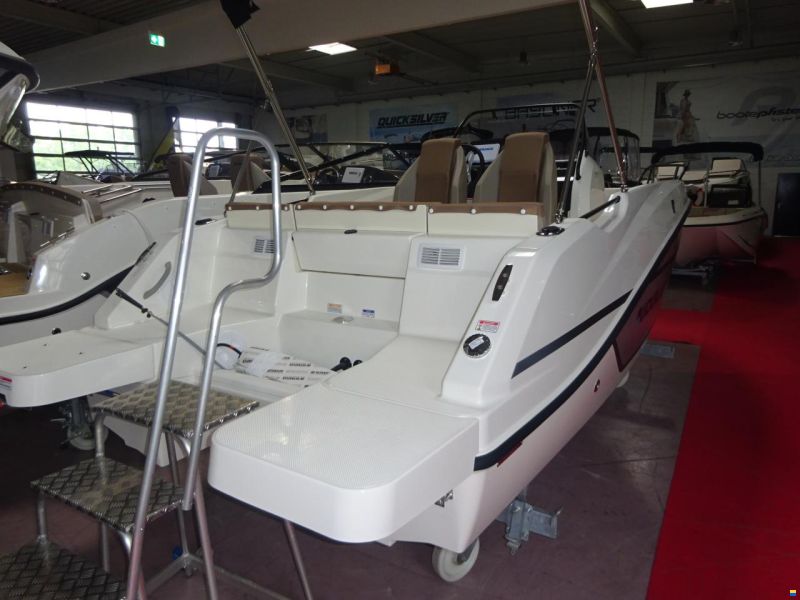 Quicksilver Activ 555 Open