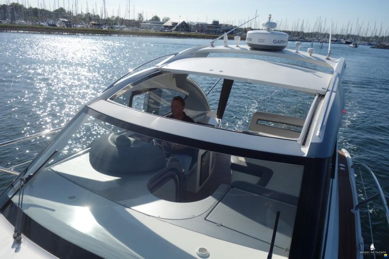 Galeon 325 HTS