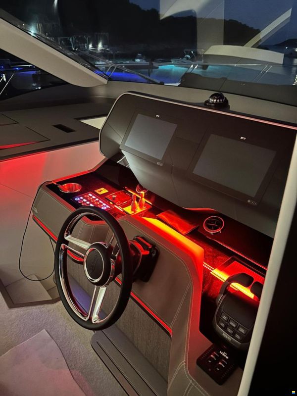 Galeon 560 Fly