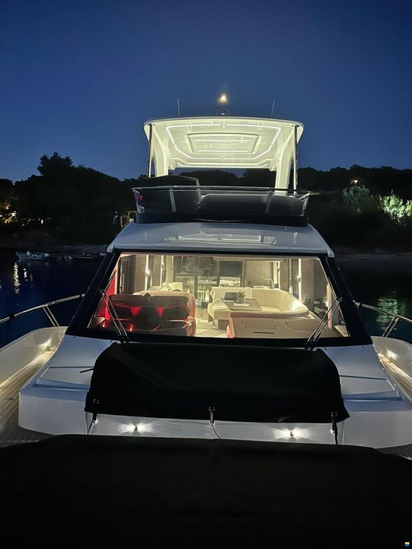 Galeon 560 Fly