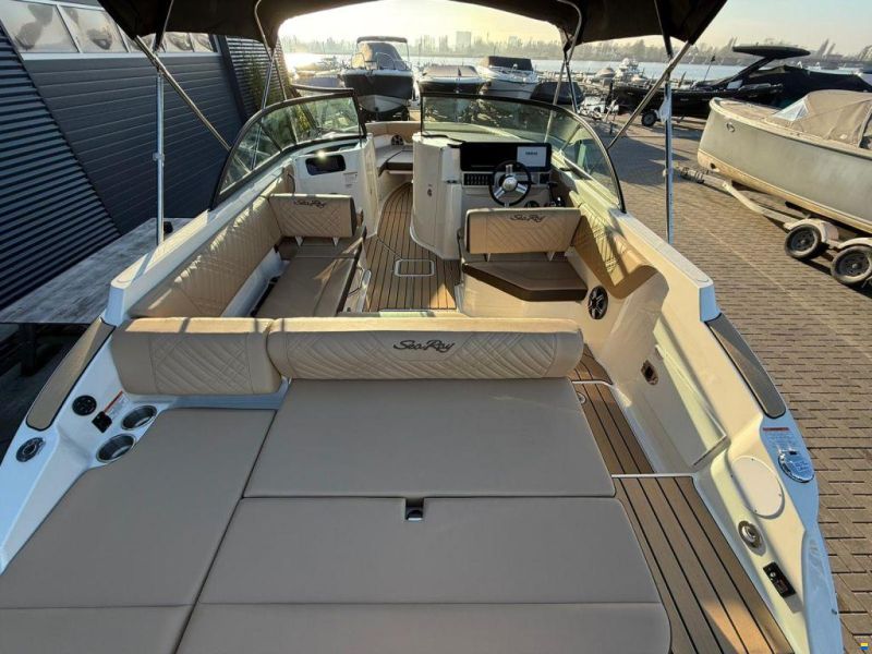 Sea Ray SDX 230