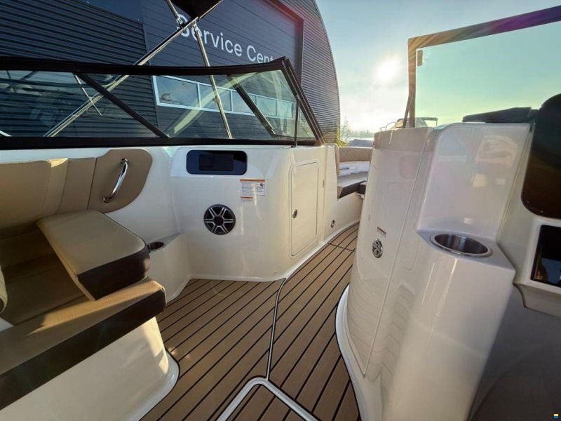 Sea Ray SDX 230