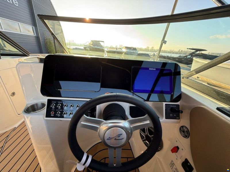 Sea Ray SDX 230